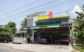 RedDoorz near Banyuwangi Baru Station